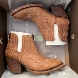 Ariat Dixon Round Toe Booties